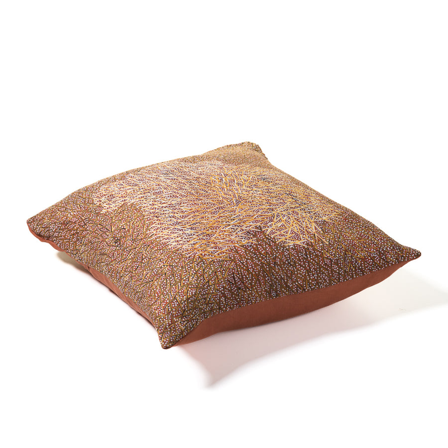 Cushion Cover – Gulumbu Yunupingu, Garak, the Universe